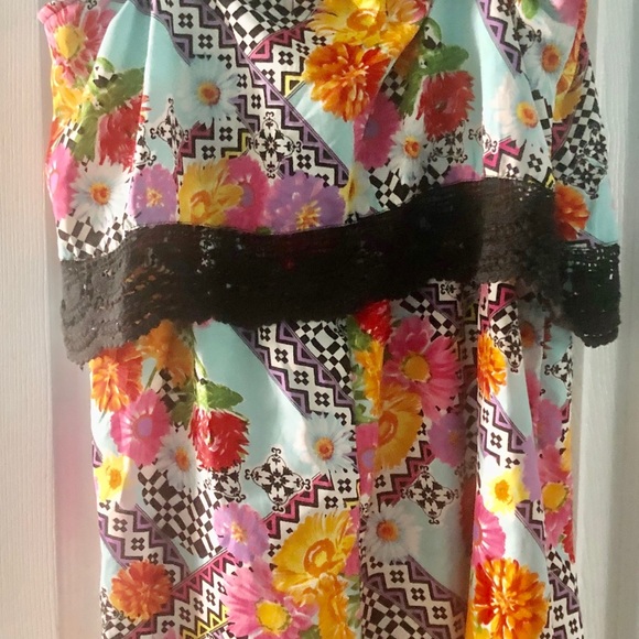 Women’s Floral Romper (Med) - Picture 6 of 7